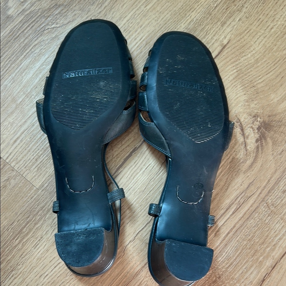 Naturalizer size 8 Strappy Leather Heels - Picture 4 of 5